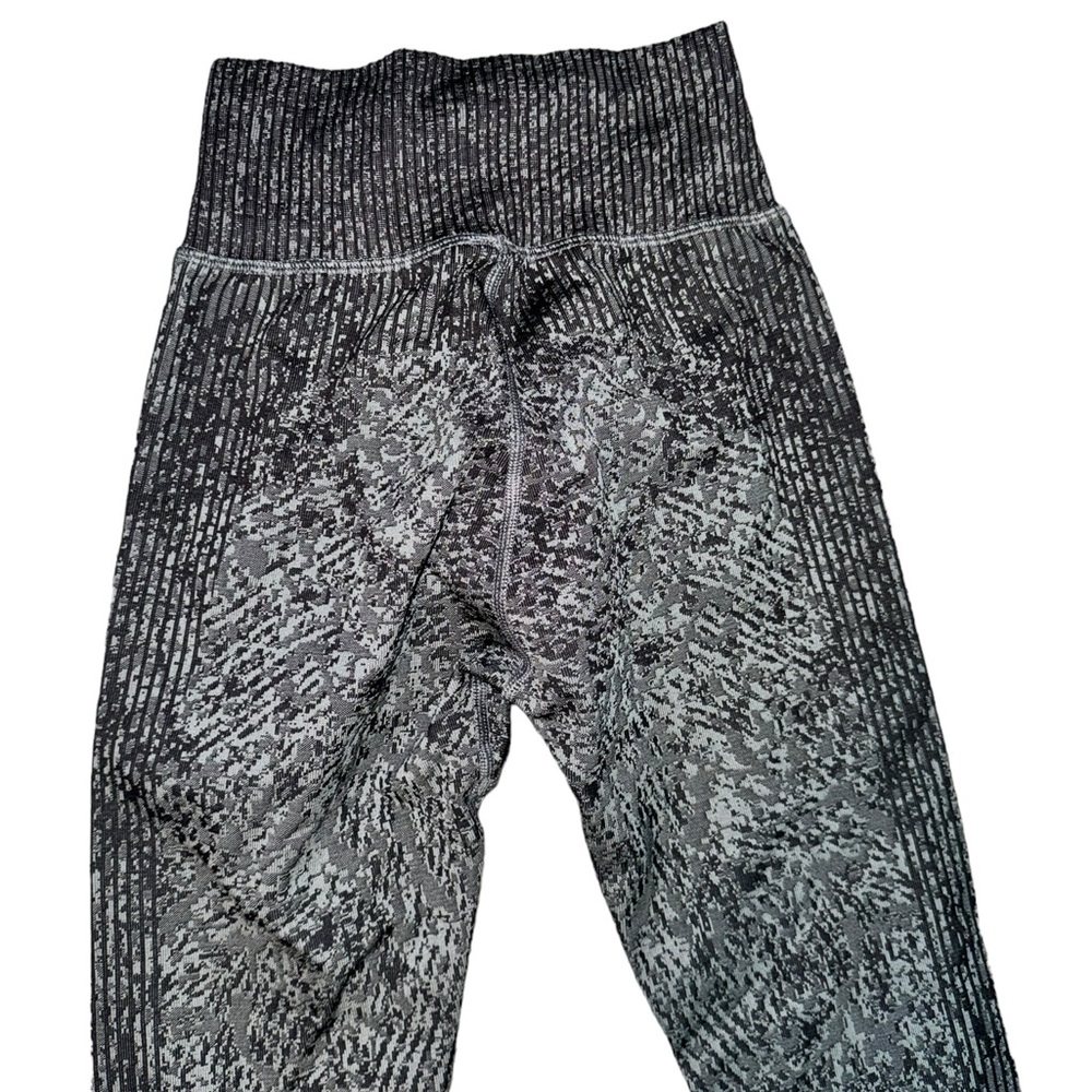 Lululemon Ebb to Train Super High Rise Tight Size 4 - Picture 5 of 7